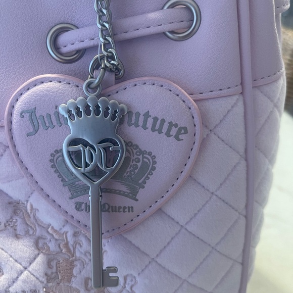 FLASH SALE! JUICY COUTURE FAIRYTALE TOTE W KEY AND VELVET BOW!! - Picture 4 of 6
